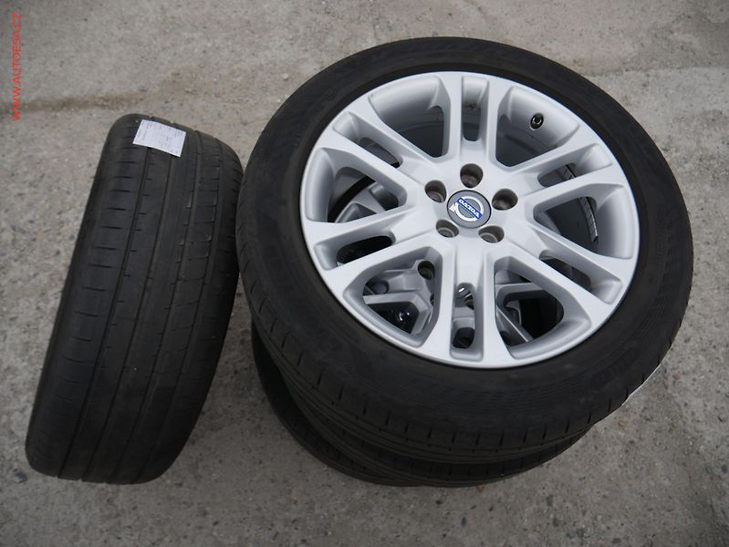 Volvo V60 (2015) 2.4 D4 Cross Country, AT - fotka 18 z 19