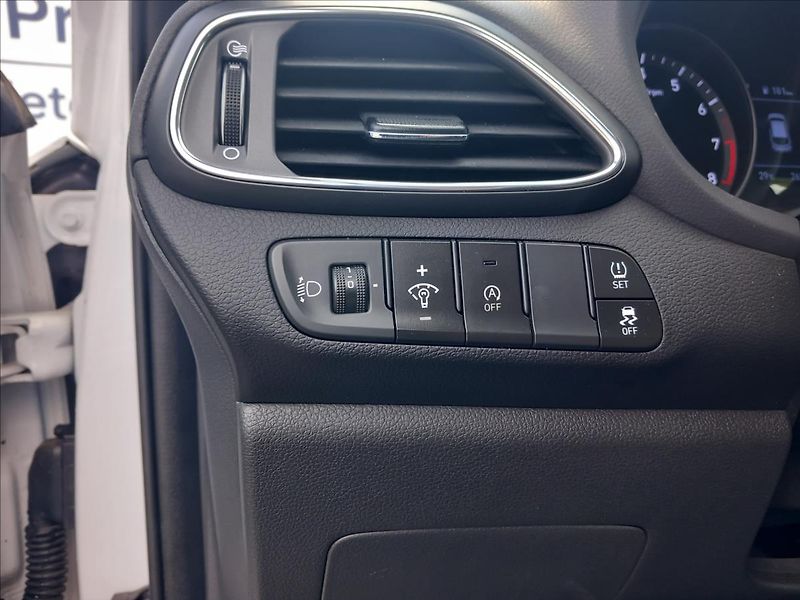 Hyundai i30 1,0 T-GDI COMFORT DCT - fotka 14 z 21