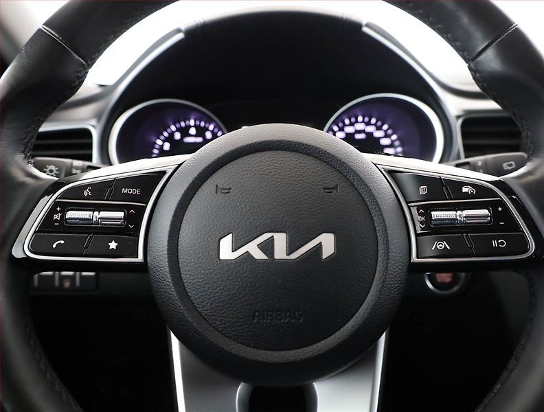 Kia Ceed (2024) 1.5 T-GDI - fotka 8 z 19