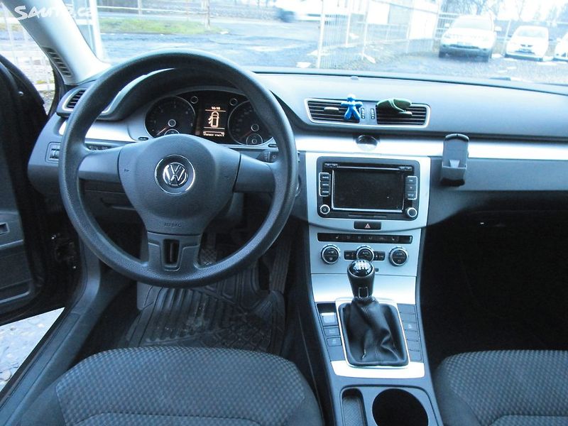 Volkswagen Passat 1,6TDI-77KW- 6-RYCHLOSTÍ - fotka 12 z 22
