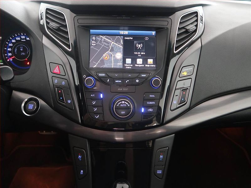 Hyundai i40 (2018) 1.7 CRDi, Automat, Navi - fotka 13 z 23