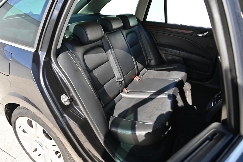 Škoda Superb 2.0TDI 125KW DSG Rezervace - fotka 32 z 56