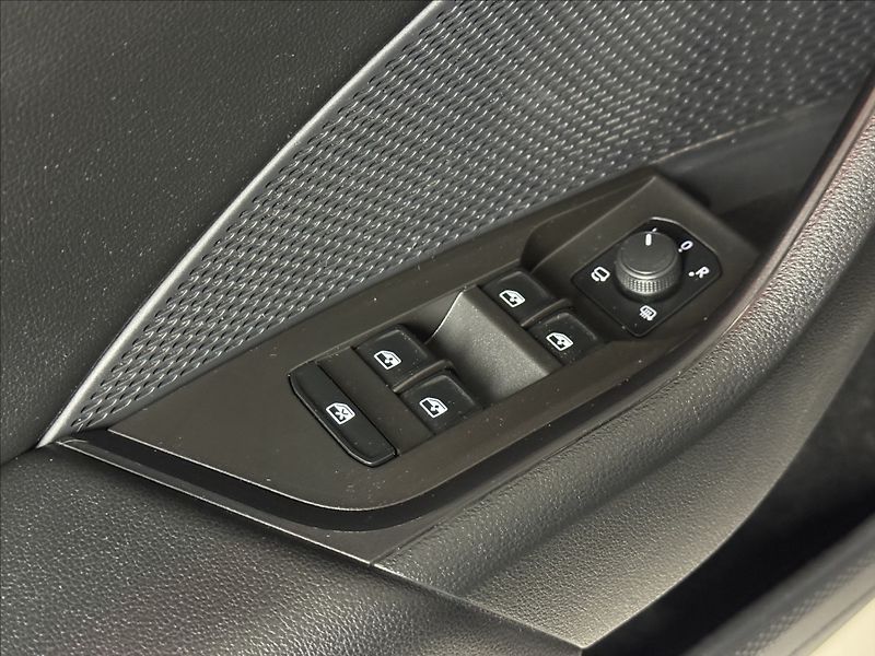 Škoda Octavia 2,0 TDi  DSG 4x4 Scout Virtual - fotka 21 z 47