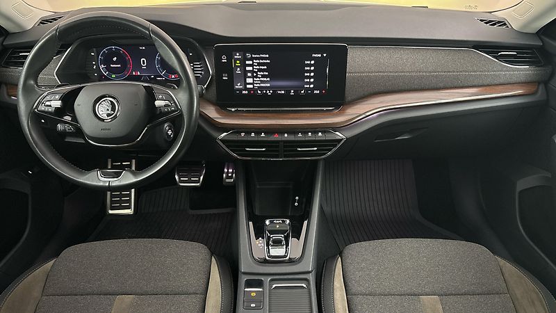 Škoda Octavia 2.0 TDI DSG 4x4 Scout Combi - fotka 8 z 28