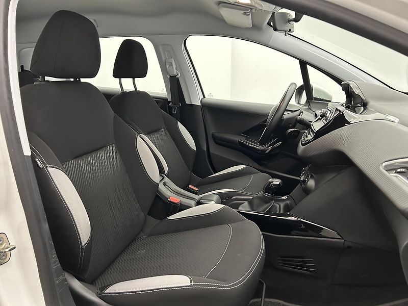 Peugeot 2008 1.2  Access - fotka 17 z 22
