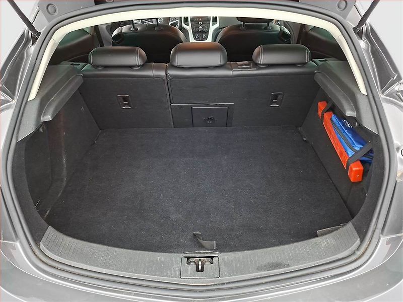 Opel Astra (2011) 2.0 CDTI, Xenony, Tempomat - fotka 13 z 13