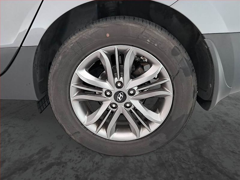 Hyundai ix35 (2013) 1.6 GDI, Navi, Tempomat - fotka 15 z 16