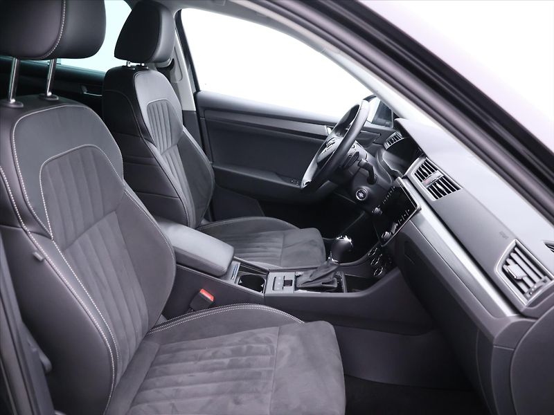 Škoda Superb 2,0 TDI 147kW 4x4 DSG Style+ - fotka 11 z 35