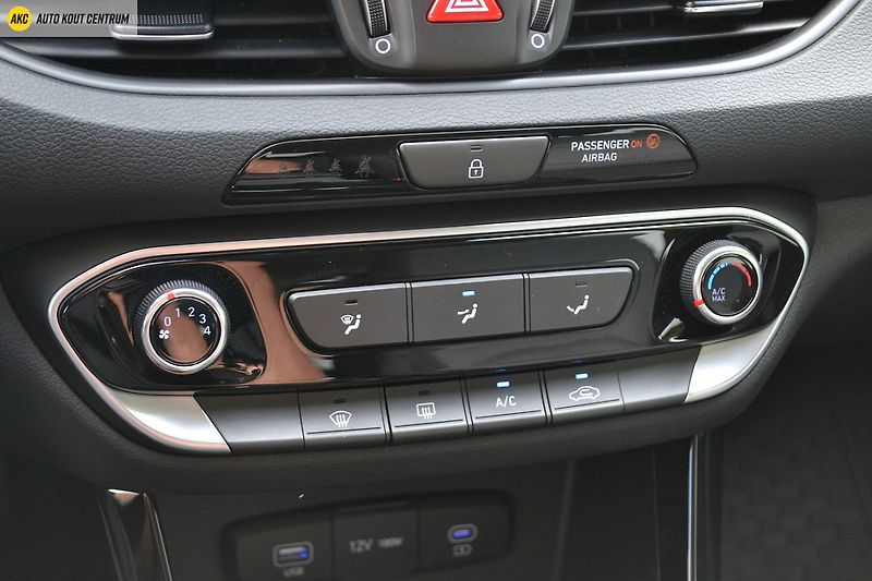 Hyundai i30 WG 1,5I MT SMART FL NAVI - fotka 23 z 45