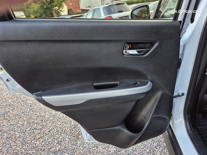 Suzuki Vitara (2016) 1.6VVT 88KW Automat COMFORT - fotka 42 z 52
