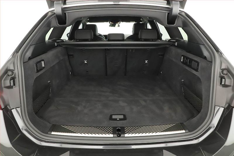 BMW Řada 5 (2025) 520d xDrive, M Sport, Navigace - fotka 19 z 21