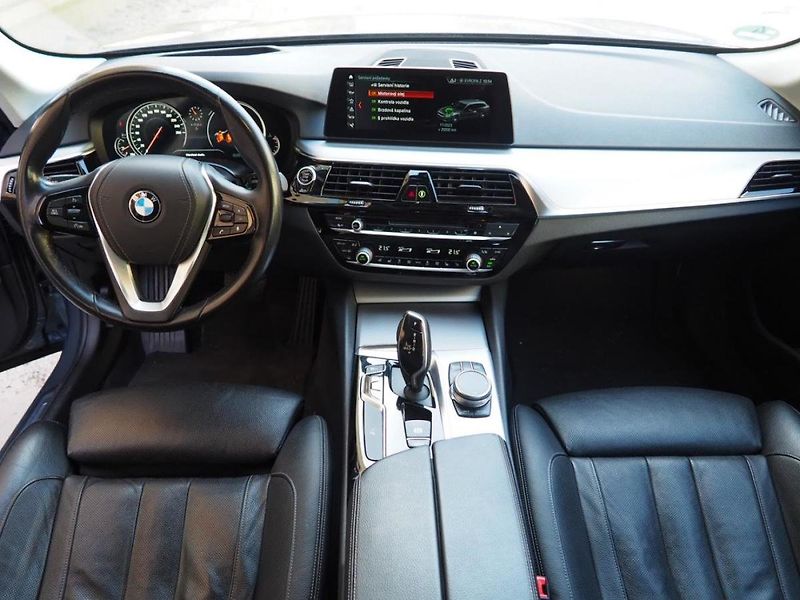 BMW Řada 5 (2018) 520d xDrive, HeadUp, Key - fotka 37 z 41