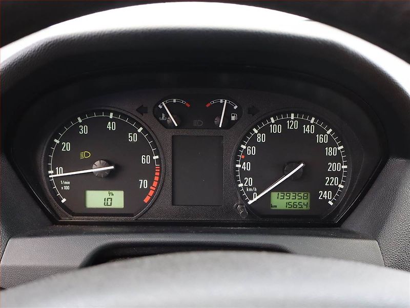 Škoda Fabia (2000) Elegance 1.4 16V, nová STK - fotka 8 z 12