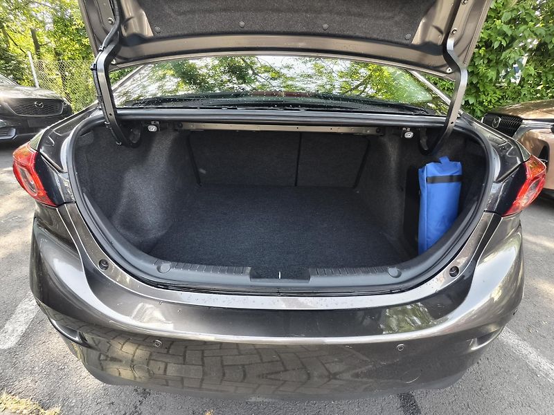 Mazda 3 (2014) 2.0i ATTRACTION / automat  - fotka 9 z 10