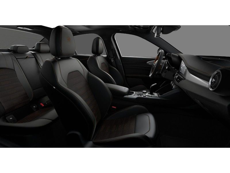 Alfa Romeo Giulia (2026) 2.0T 280k AT8 ZF Q4 4x4 Intens - fotka 6 z 6