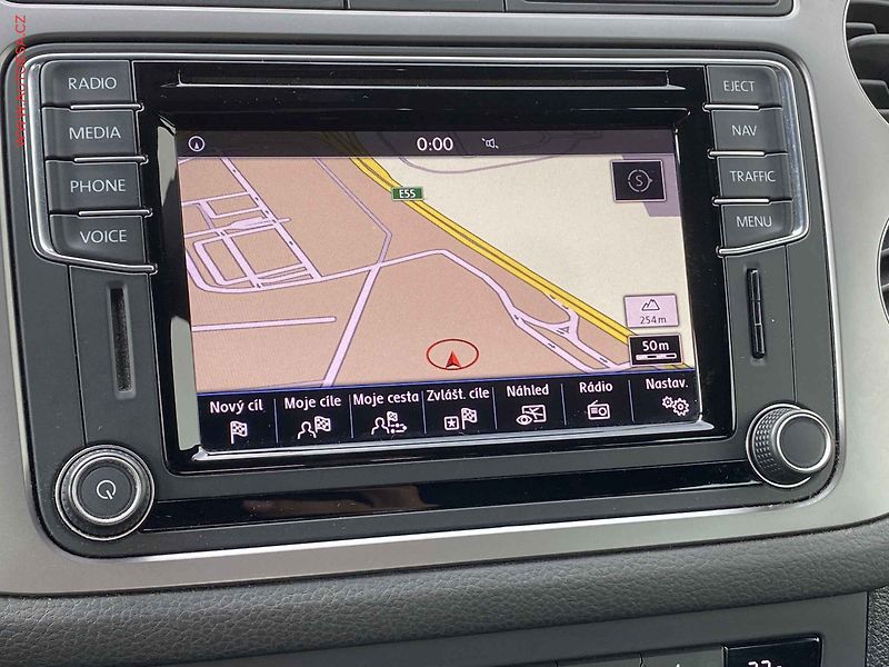 Volkswagen Tiguan (2015) 1.4 TSi, Lounge, DSG, TZ - fotka 17 z 20