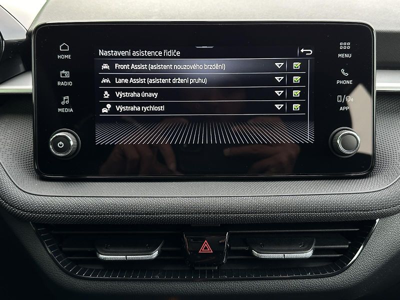 Škoda Fabia 1.0TSi 95PS LED V.Cockpit Clim - fotka 27 z 34