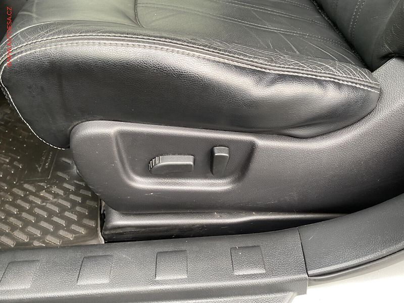 Nissan X-Trail (2011) 2.0 dCi 4x4, AT, xenon - fotka 14 z 17