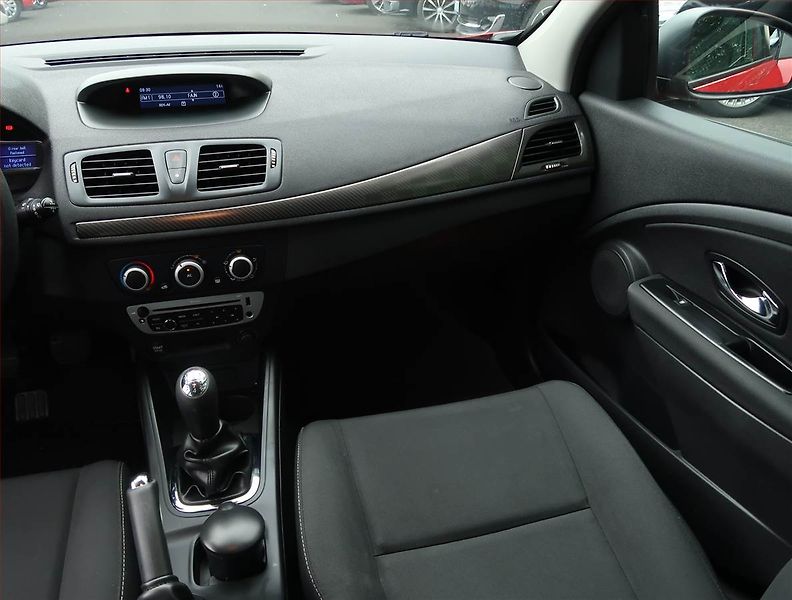 Renault Mégane (2012) 1.6 16V, Serv.kniha, Tempomat - fotka 8 z 15