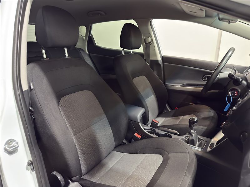 Kia Ceed 1,6   GDI KAMERA VÝHŘEV 61TKM - fotka 22 z 31