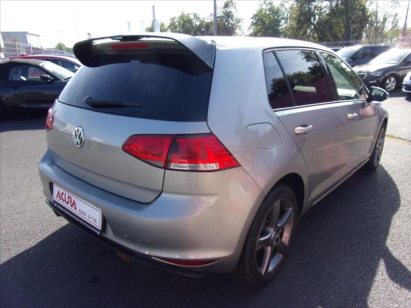 Volkswagen Golf 1,2 TSI - fotka 3 z 24