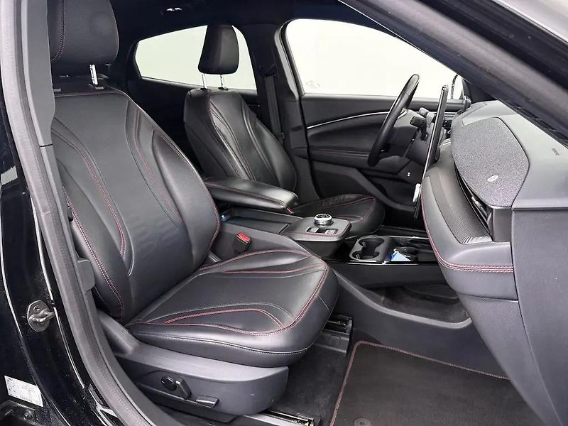Ford Mustang Mach-E AWD 75kWh 198kW 1.Maj DPH - fotka 5 z 10