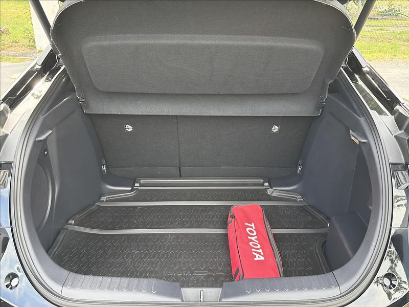 Toyota C-HR 2,0 Hybrid E-CVT AWD GR Sport - fotka 31 z 32