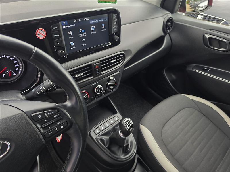 Hyundai i10 1,0 49KW vyhř. volat + sedadla - fotka 13 z 41