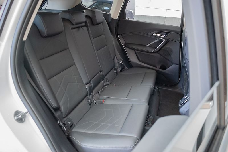 BMW X1 xDrive23d TAŽNÉ*2xKOLA*DPH*ČR* - fotka 14 z 46