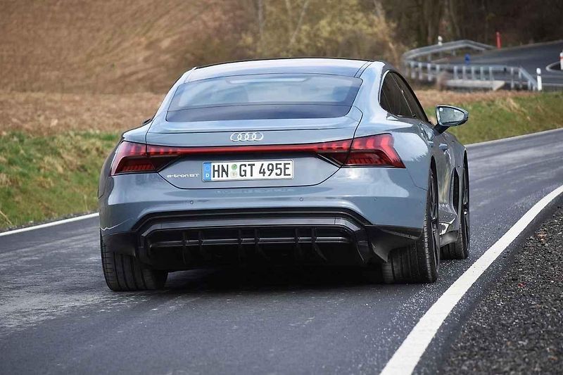 Jízdní vlastnosti nového elektromobilu Audi jsou skvělé
