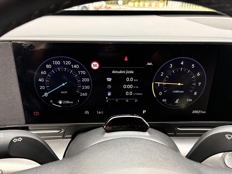 Hyundai Kona 1.0-88KW,AUTOMAT REZERVACE - fotka 18 z 34