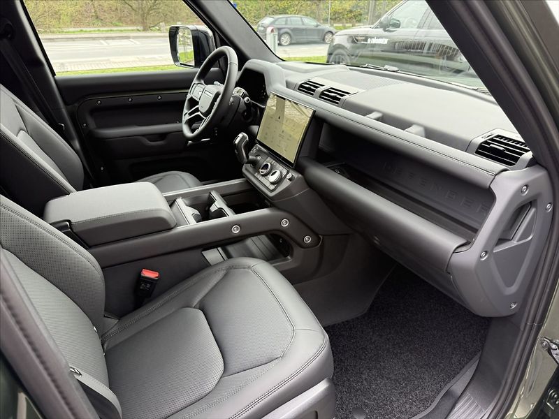 Land Rover Defender (2026) 3,0 110 DYNAMIC SE D250 - fotka 28 z 36