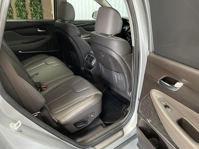 Hyundai Santa Fe 2.2 CRDi ČR AWD AT 7.MÍST LUXU - fotka 18 z 40