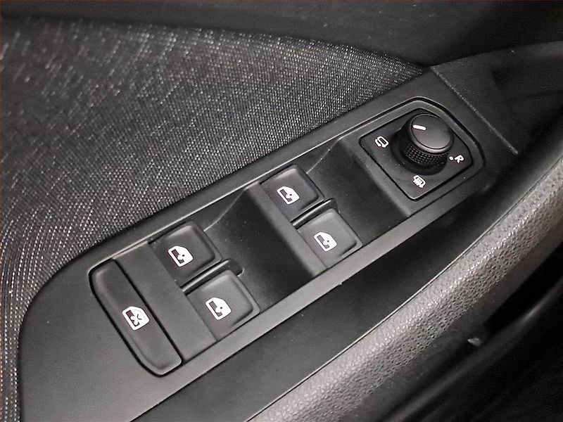 Škoda Scala (2019) Style 1.0 TSI, Kůže, Tempomat - fotka 16 z 17