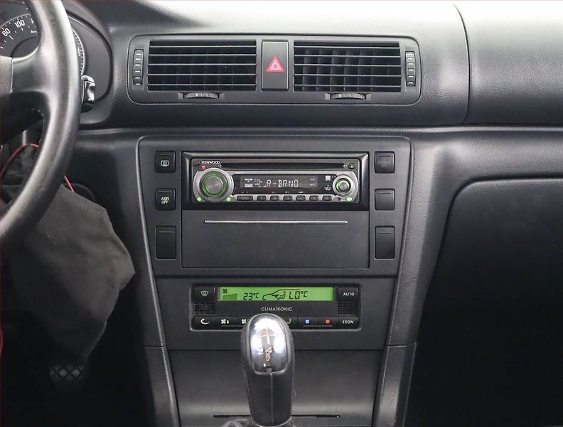 Škoda Superb (2007) Elegance 1.9 TDI, Serv.kniha - fotka 11 z 12