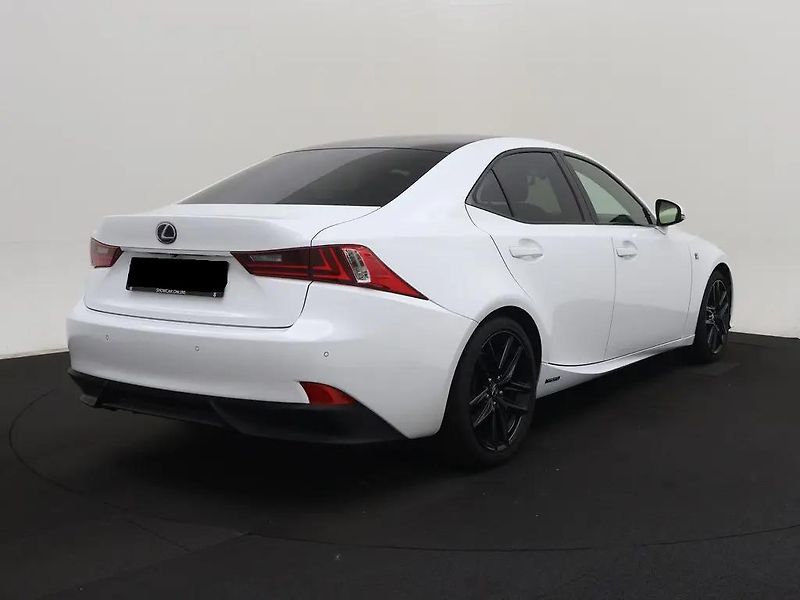 Lexus IS 300h 2.5F SportLine 162kW Ventilace - fotka 2 z 15