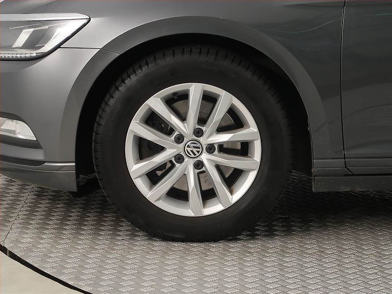 Volkswagen Passat (2016) Business 2.0 TDI, Automat - fotka 15 z 18