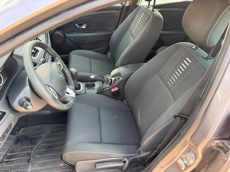 Renault Mégane Kombi Authentique 1.6 16V 100 - fotka 7 z 21