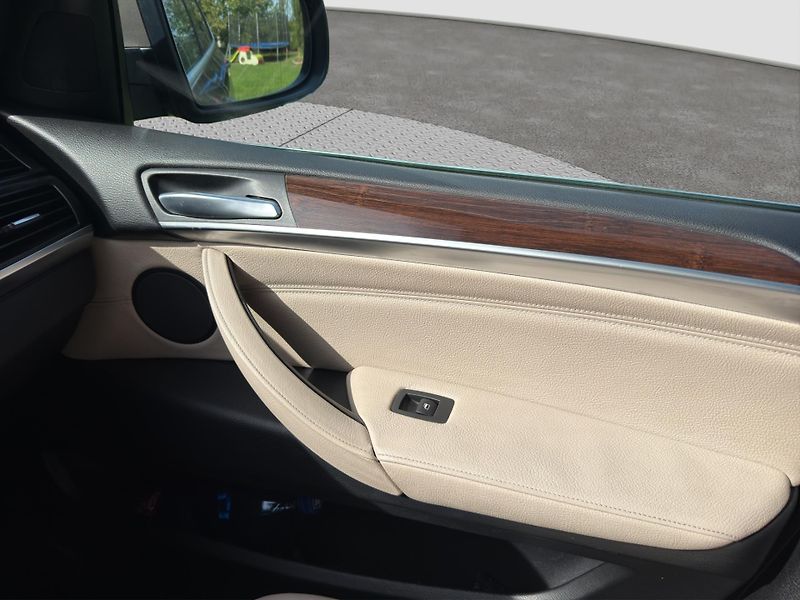 BMW X5 (2010) - fotka 17 z 28