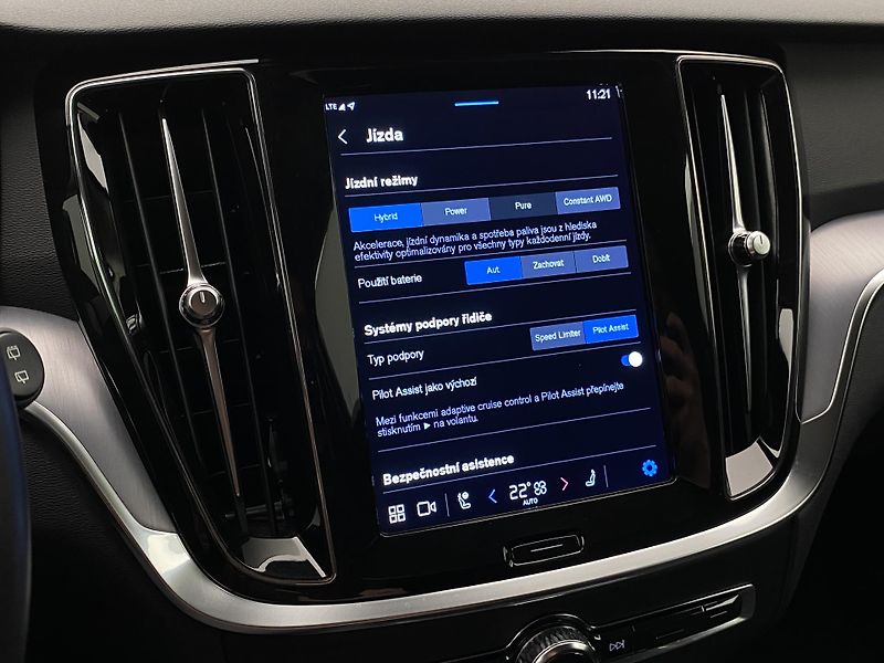 Volvo V60 T6 AWD RECHARGE CORE REZERVACE - fotka 38 z 45