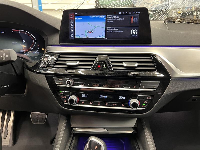 BMW Řada 5 530D XDRIVE M-SPORT 195kW - fotka 17 z 24