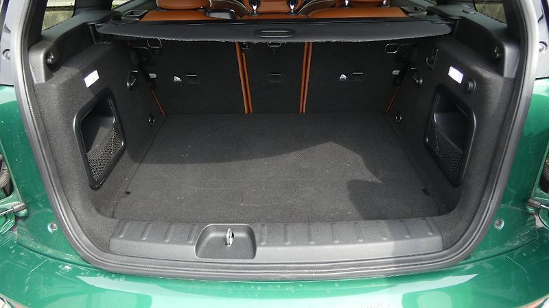 Mini Clubman JCW ALL4 Aut. - fotka 21 z 27