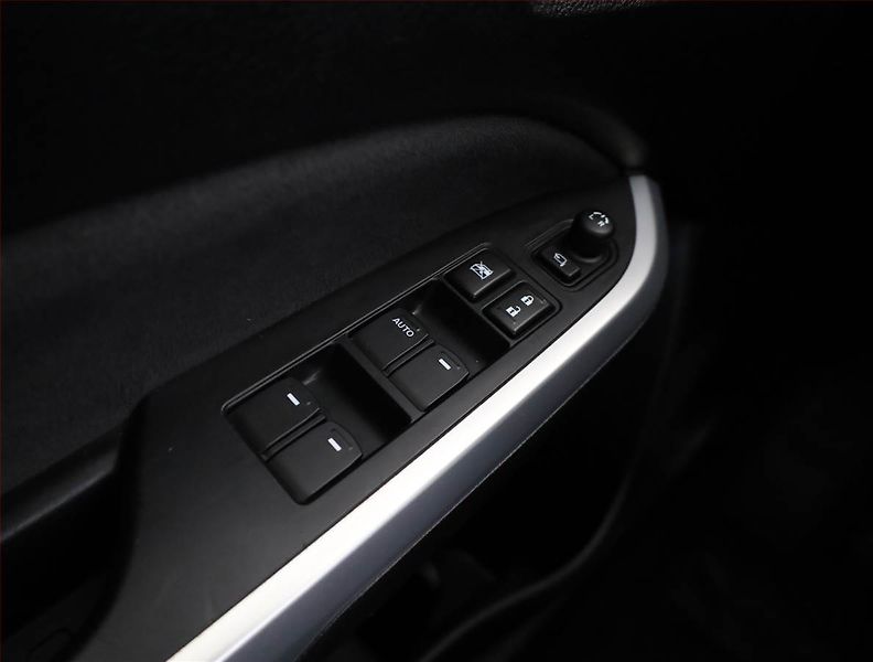 Suzuki Vitara (2017) 1.6 DDiS, Kůže, Navi, Tempomat - fotka 17 z 19
