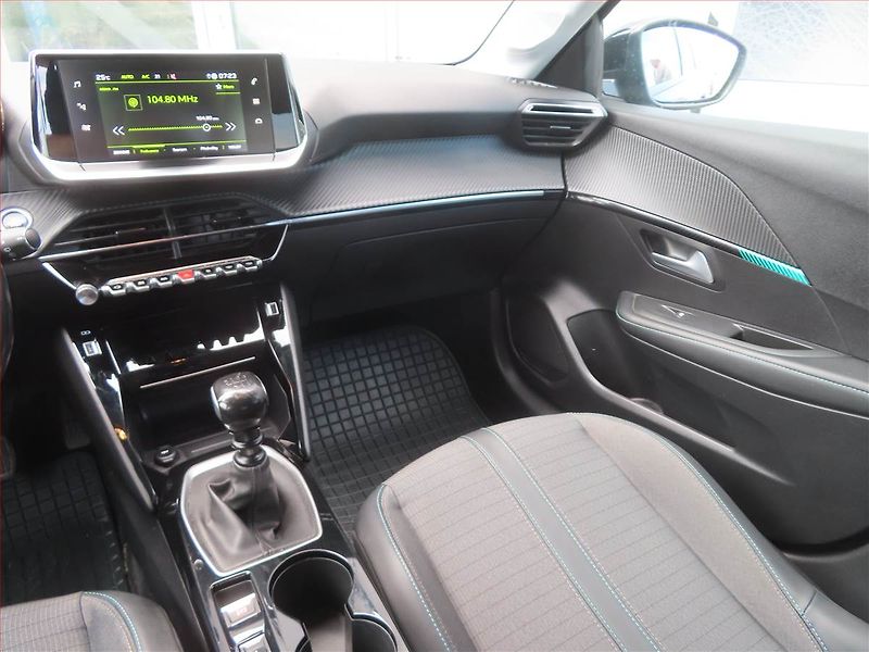 Peugeot 208 (2022) Allure 1.2 PureTech - fotka 8 z 18