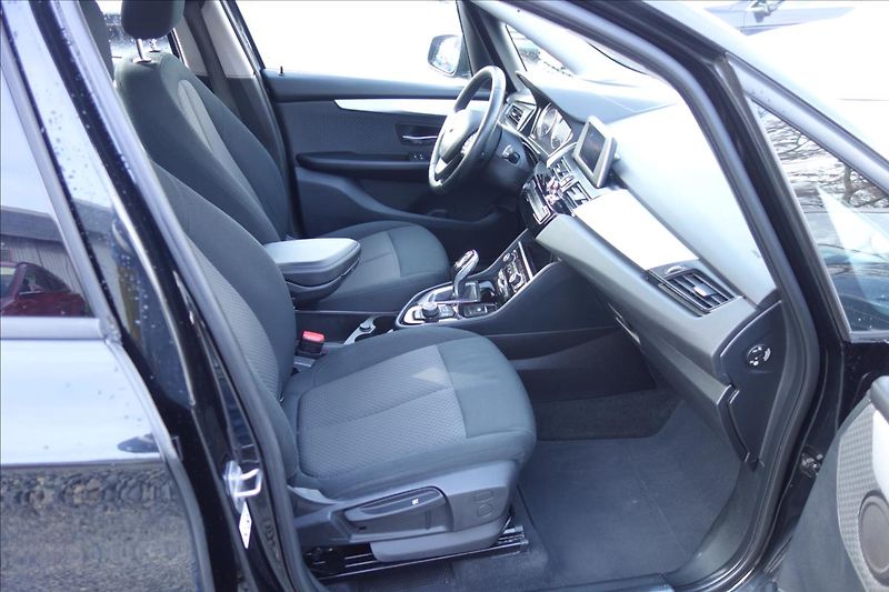 BMW Řada 2 218i,1 MAJ.,SERV.KN.,7MÍST. - fotka 11 z 43