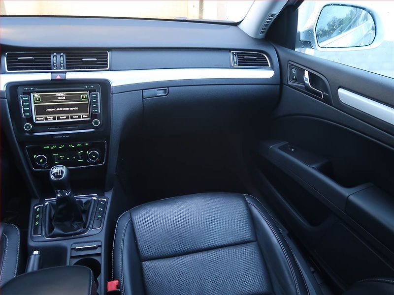 Škoda Superb (2014) Greenline 1.6 TDI, Navi - fotka 8 z 16