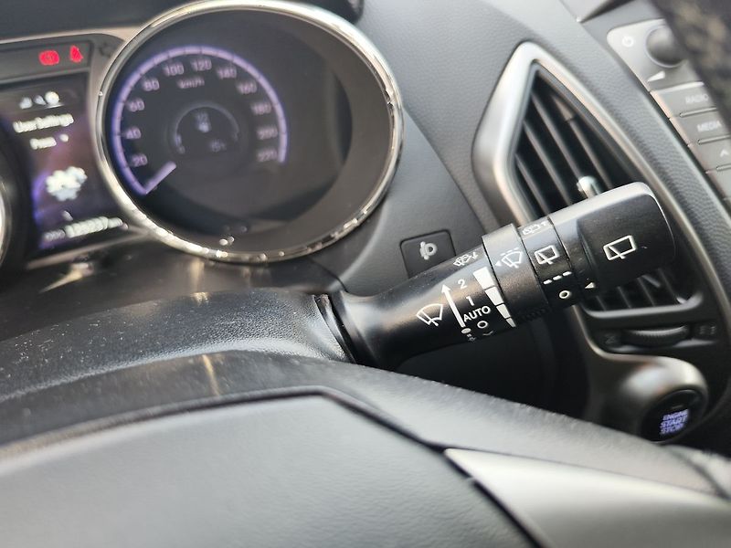 Hyundai ix35 2.0 GDI/122kW Style Navi - fotka 28 z 36