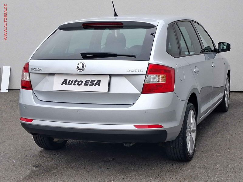 Škoda Rapid (2014) 1.6 TDi, Elegance, xenon - fotka 4 z 17