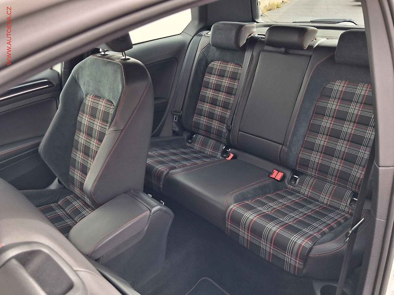 Volkswagen Golf (2013) 2.0 TSi, GTi, bixen, navi - fotka 10 z 17