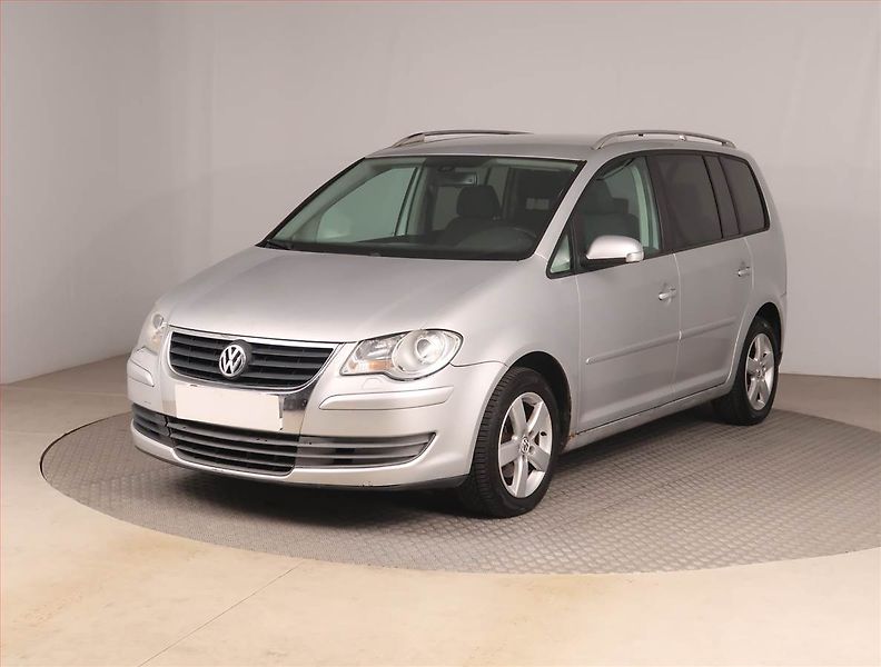 Volkswagen Touran (2007) 1.9 TDI, 7 míst, po STK, Tažné - fotka 2 z 17
